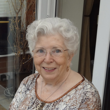 Photo of Mavis HALLOWS