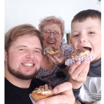 Notice Gallery for LINDA FORSTER