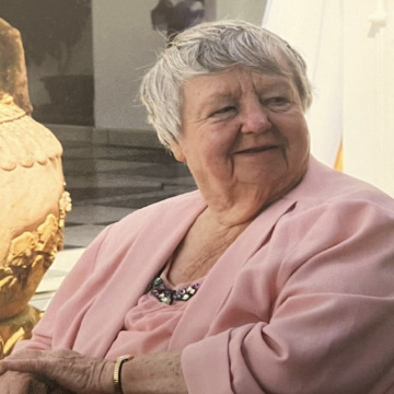 Photo of Ruth WHITFIELD - GREEN