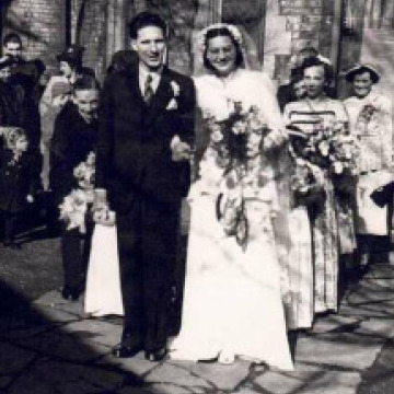 Photo of Joan & Ernie CONNOLLY