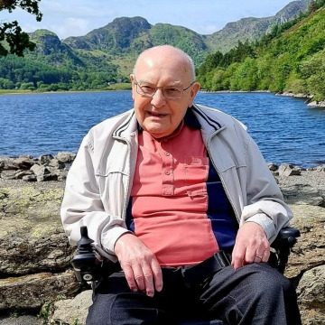 Photo of Malcolm THOMAS
