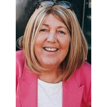 Photo of Maureen HOLMES
