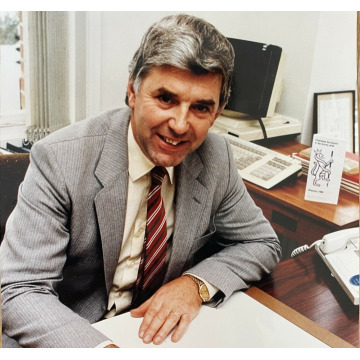 Photo of Robert YOUNG