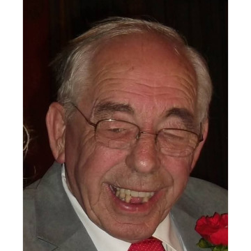 Photo of Derek ROUND