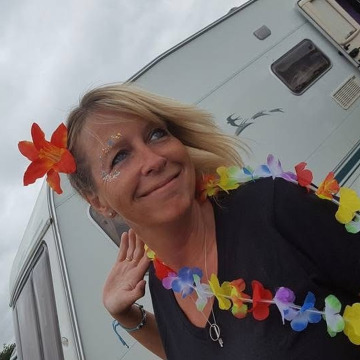 Photo of Julie HACKETT