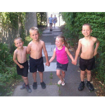 Notice Gallery for Lili HOWELLS