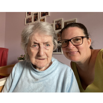 Notice Gallery for Evelyn LAWN