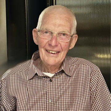 Photo of Bob LEWIS
