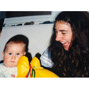 Photo of Angela READ