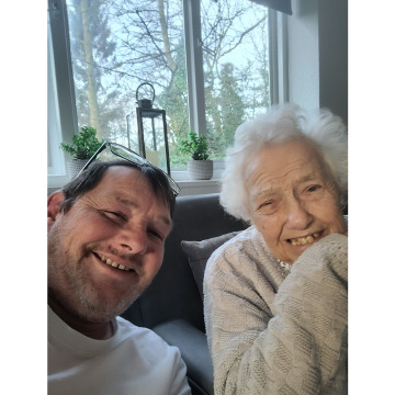 Notice Gallery for Joyce EARDLEY