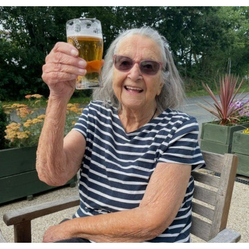 Photo of Shirley BINMORE