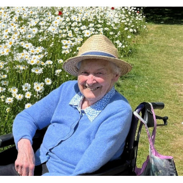 Photo of Pauline Mary HALLIDAY