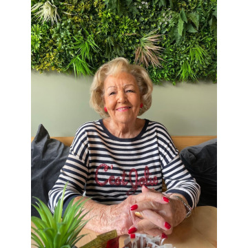 Photo of Shirley GREEN