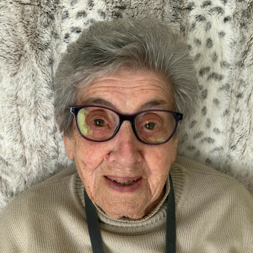 Photo of Joan Winifred COLLINS