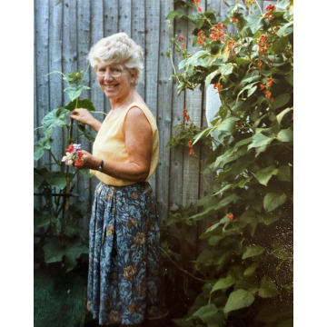 Photo of Betty ROBERTS